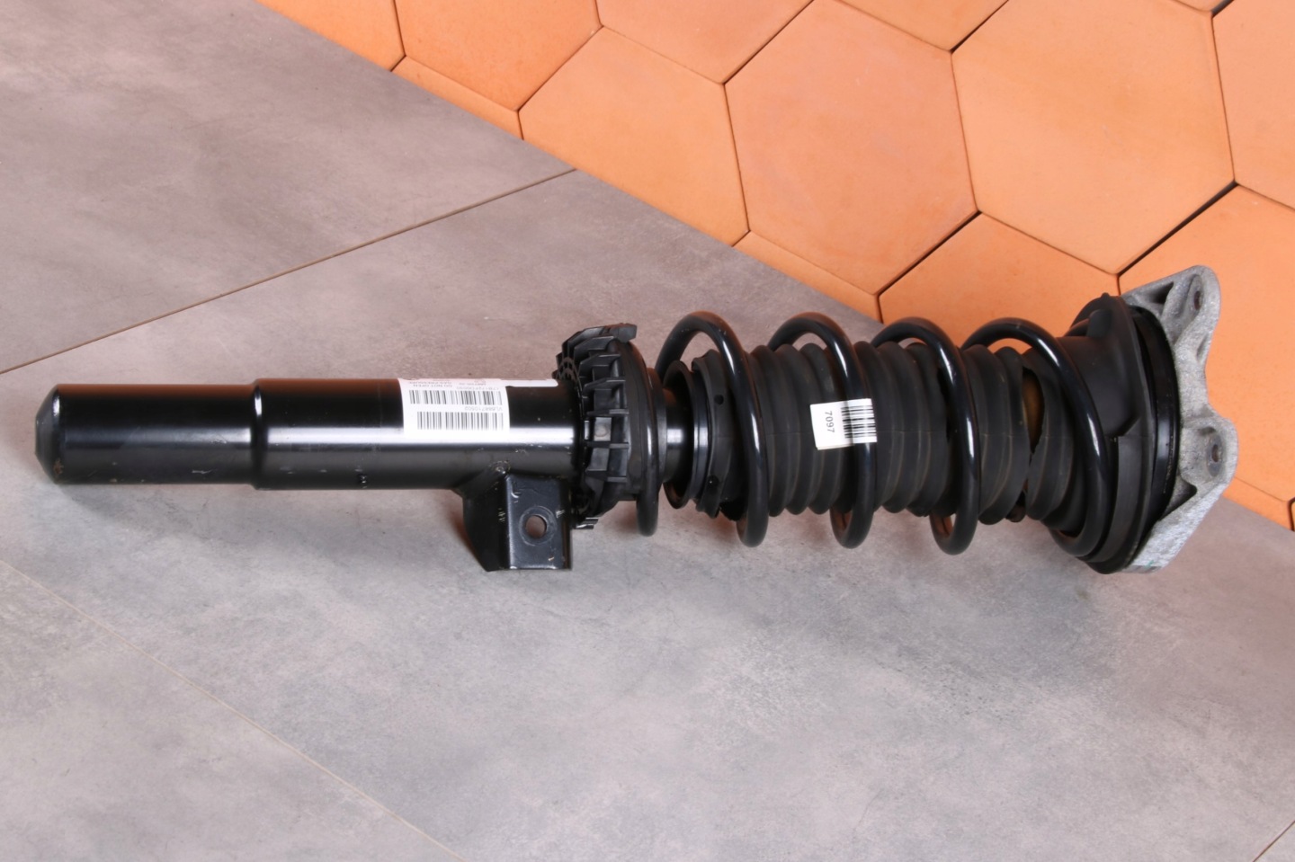 BMW i3 I01 LCI shock absorber left front front 6887105 15236 km !!!