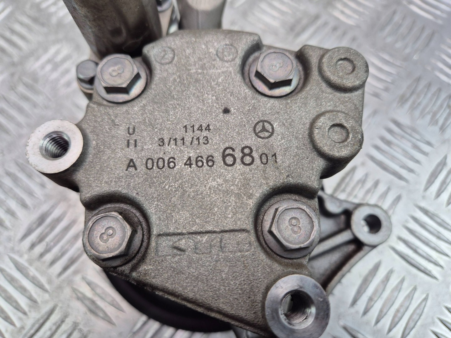 Mercedes E200 CGI W212 servo pump A0064666801