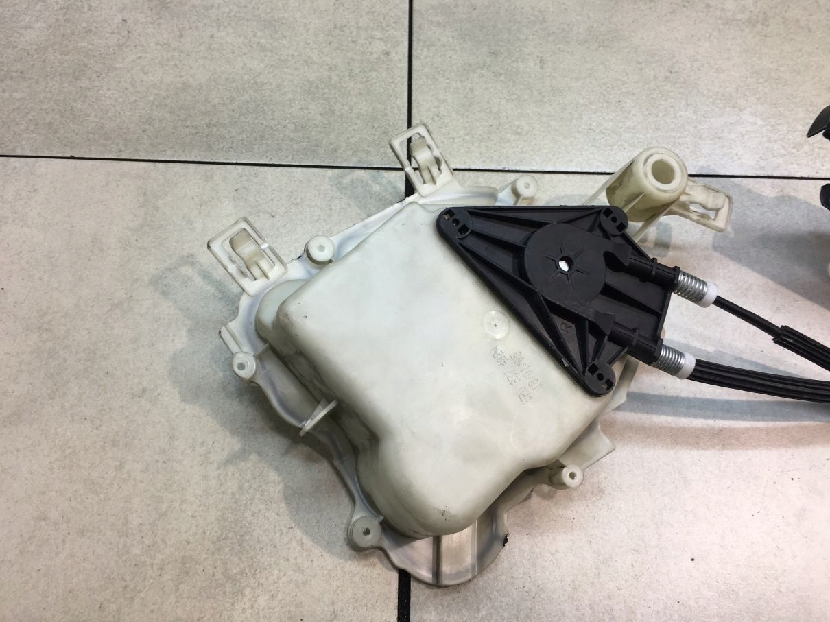 window regulator right front SEAT TOLEDO III 5P0837402A