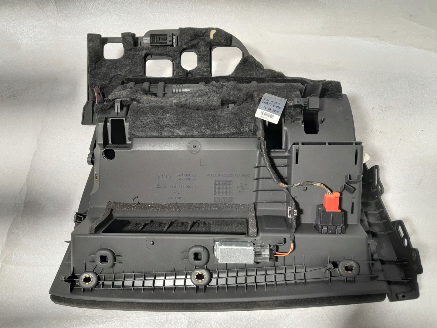 AUDI A4 B9 Handschuhfach des Beifahrers VALET 8W1880302