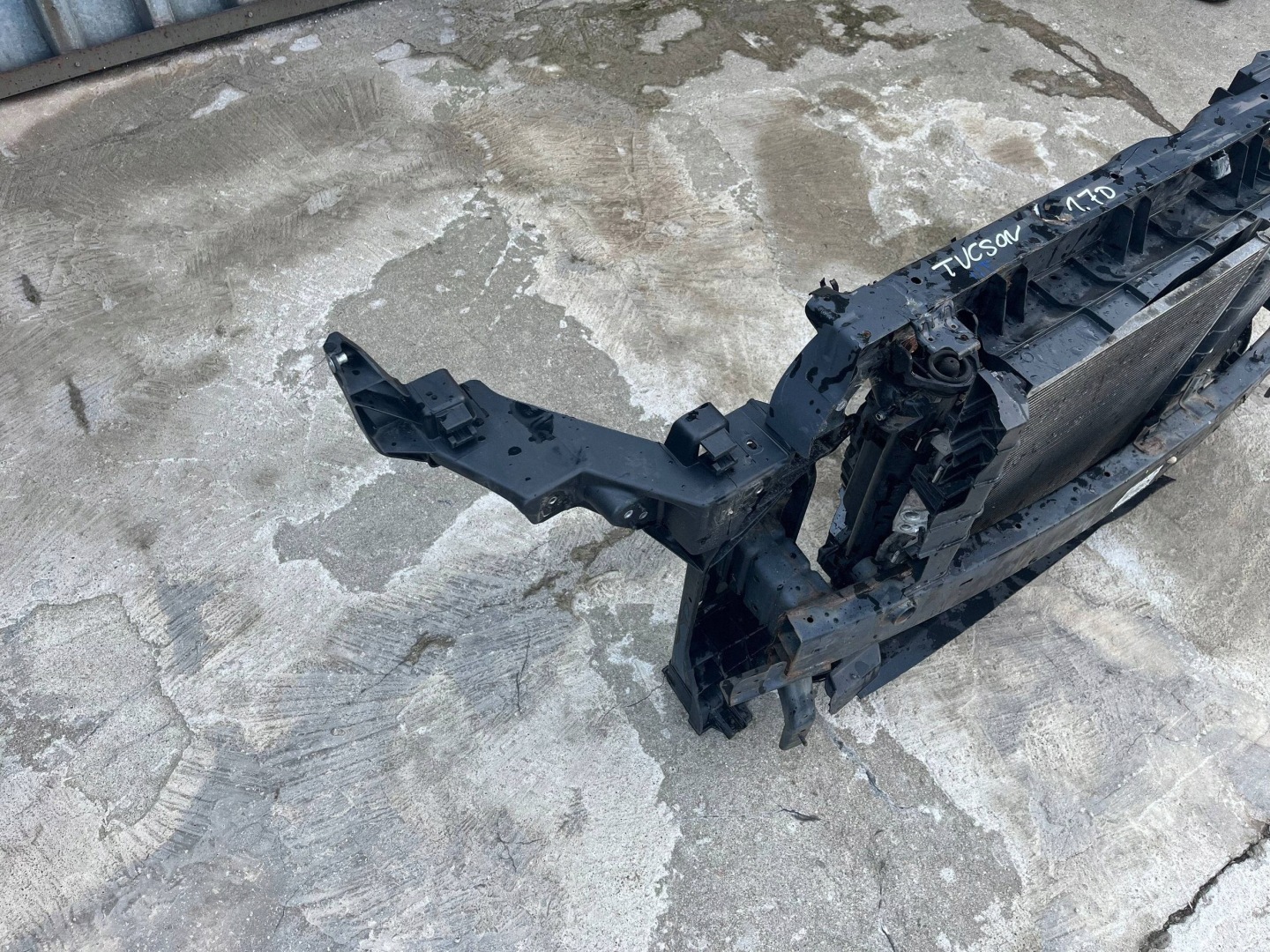 HYUNDAI TUCSON III 1.7 CRDI support panel for radiators sider radiator pillar KOMPLET