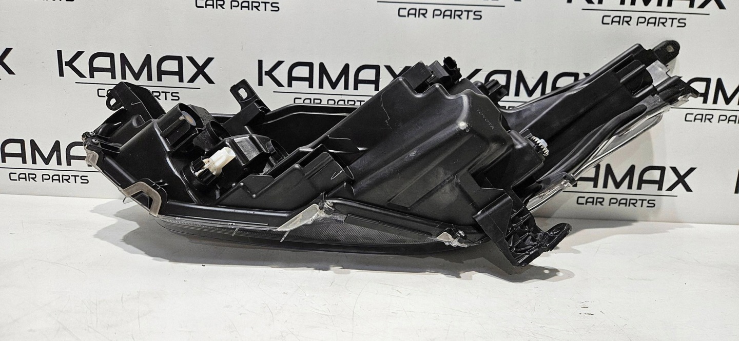 light right front lens TOYOTA YARIS IV 20- original KOITO K0-6