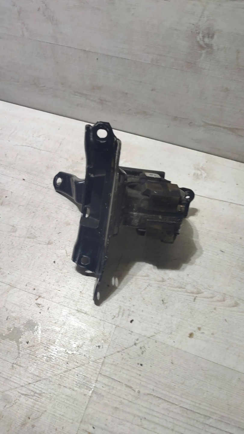 Toyota C-HR and 2019 engine mount