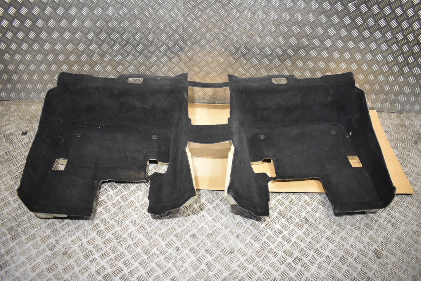 IDEALNY carpet rear MERCEDES W217 1