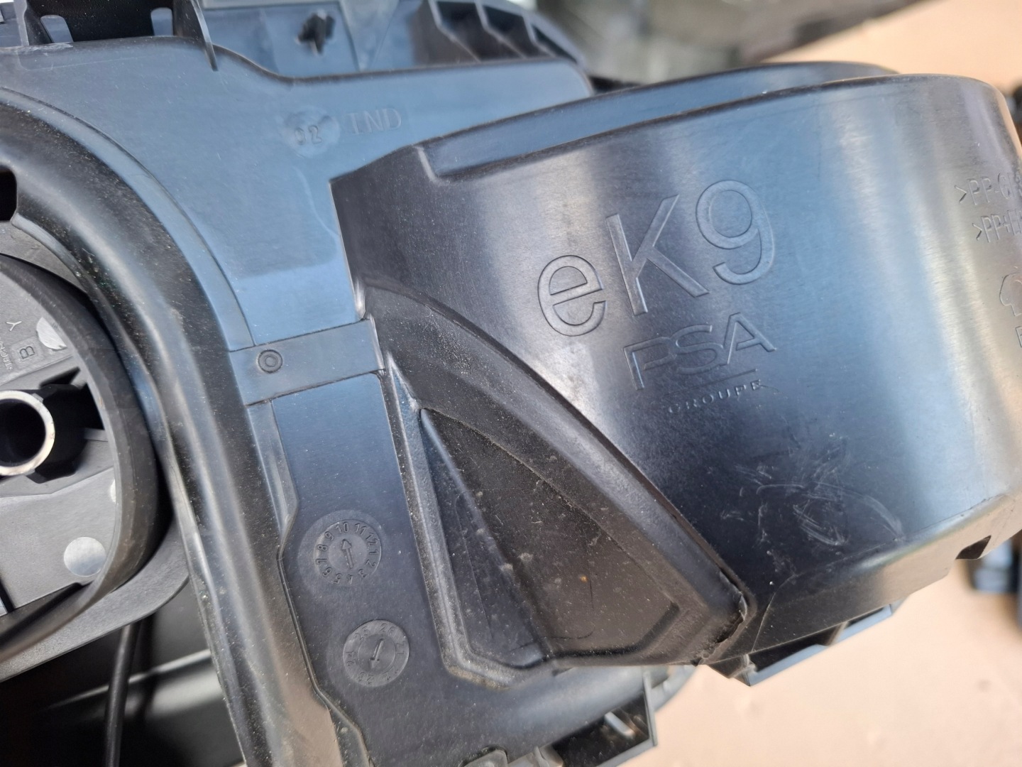 KLAPKA Blende Abdeckung GNIAZDA LADOWANIA CITROEN E-BERLINGO IV 24R EPR