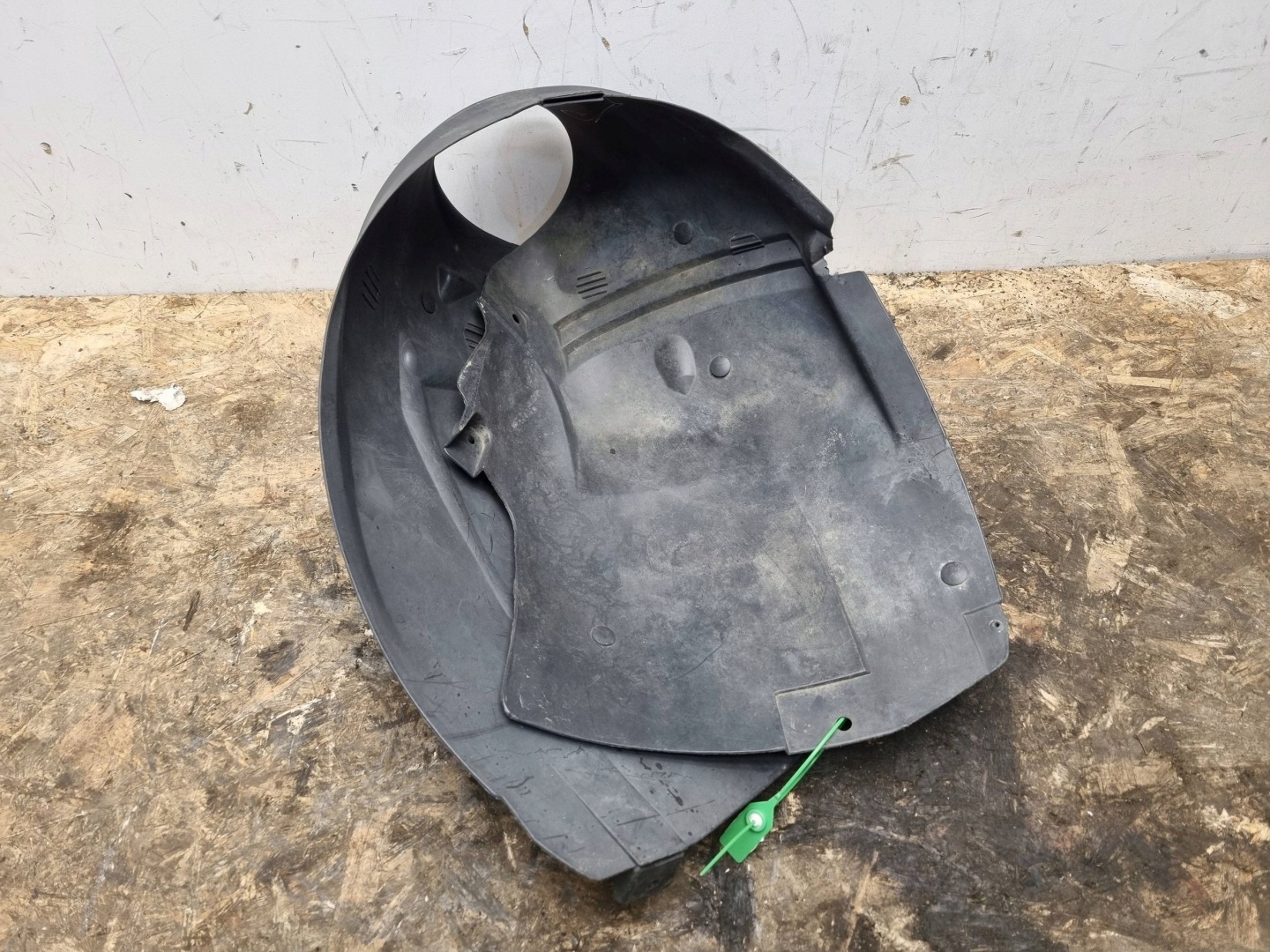 mudguard right front 2M51-16114-AB FORD FOCUS MK1