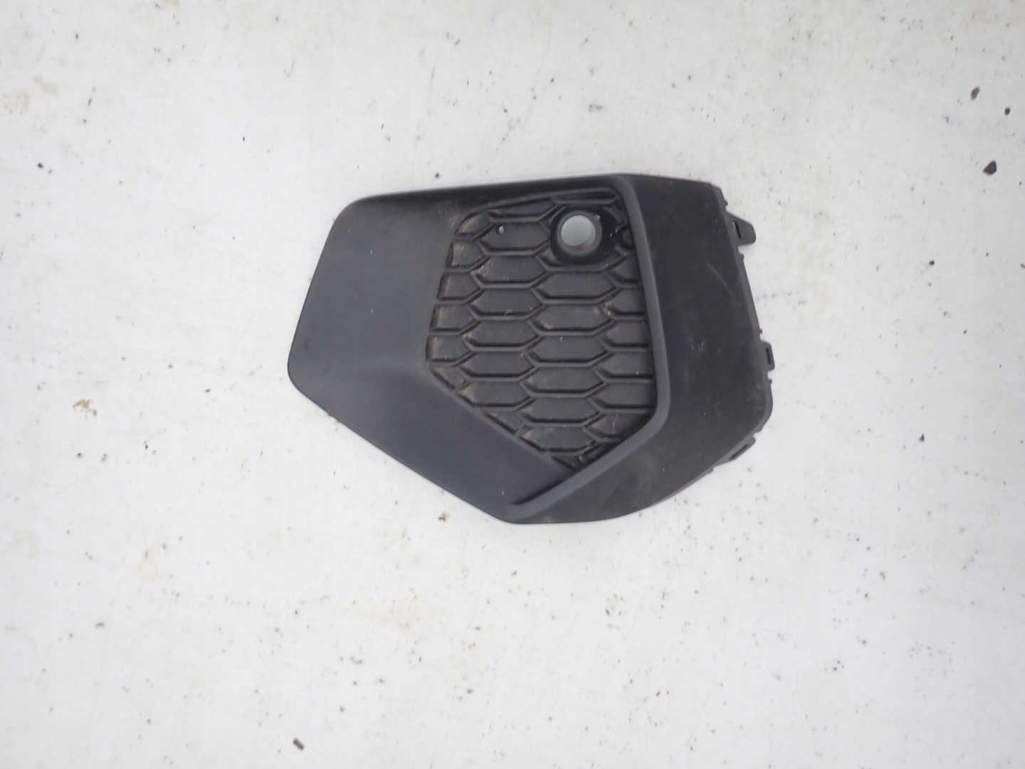 AUDI A3 8Y 20- grid of a bumper left front front 8Y0807681