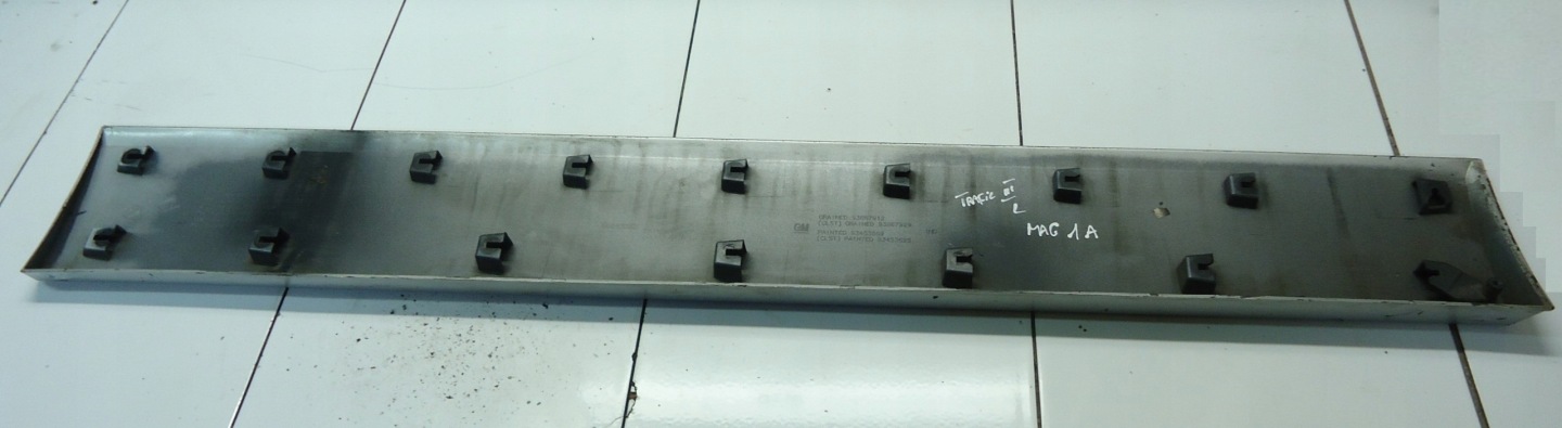 RENAULT TRAFIC III moulding left side 93453625 93867912 93453569