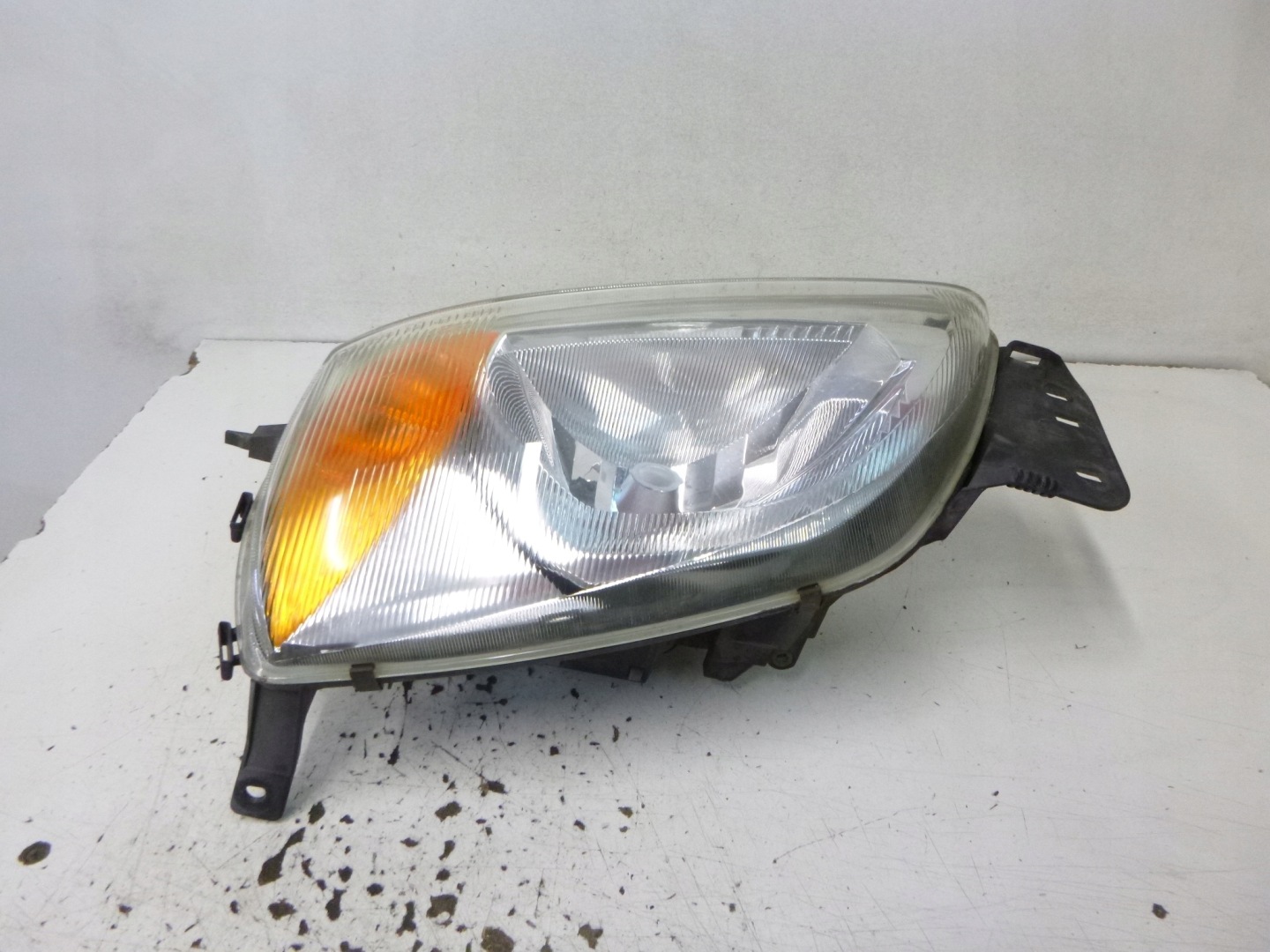 light front left Ford Fiesta MK 4 2000r. 0301173301