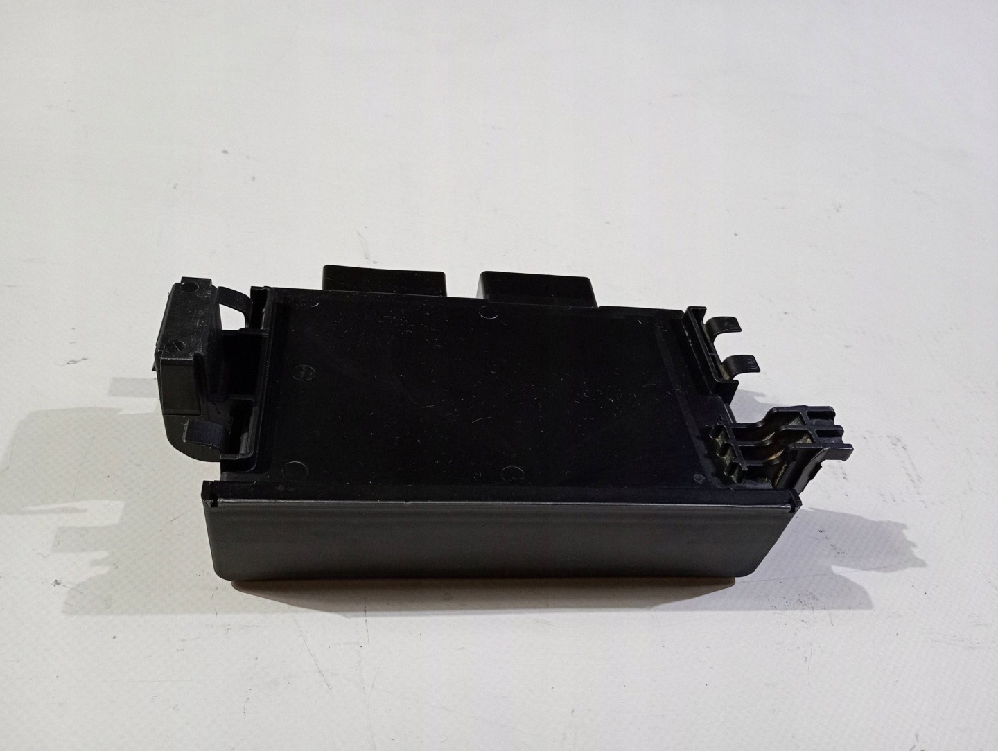 control unit module electrical bonnet boot of the rear Ford Explorer V 2011