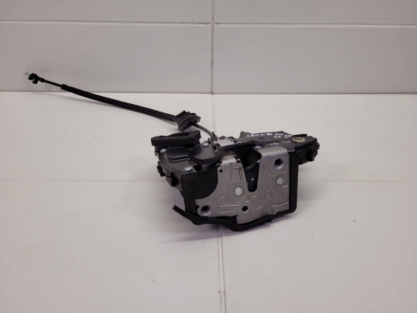 lock door rear part left side SEAT Leon 3 facelift 2018 10A.839.015