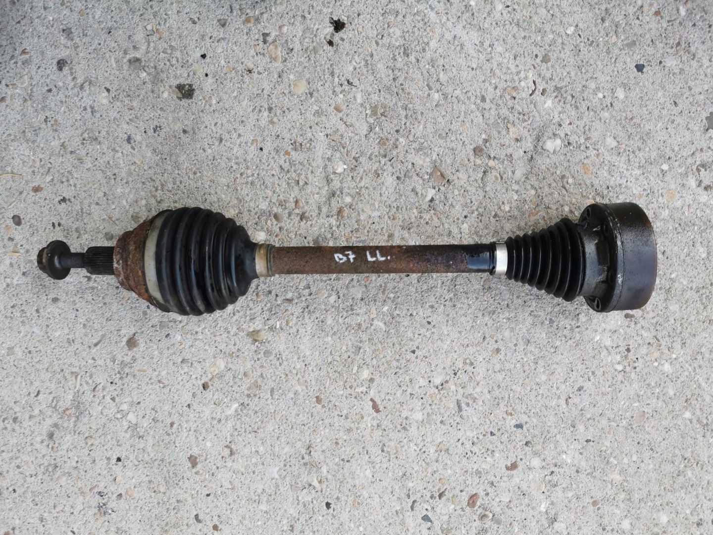 semi-axis short. left VW PASSAT B7 1.6 TDI 77KW 10-15