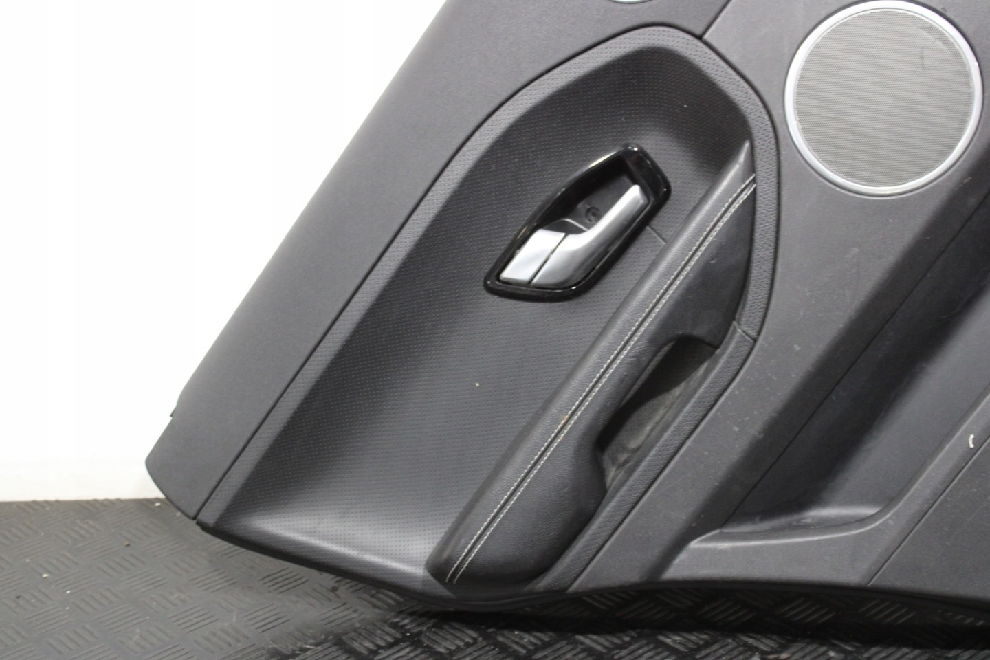 upholstery side door left rear part LAND ROVER EVOQUE L538