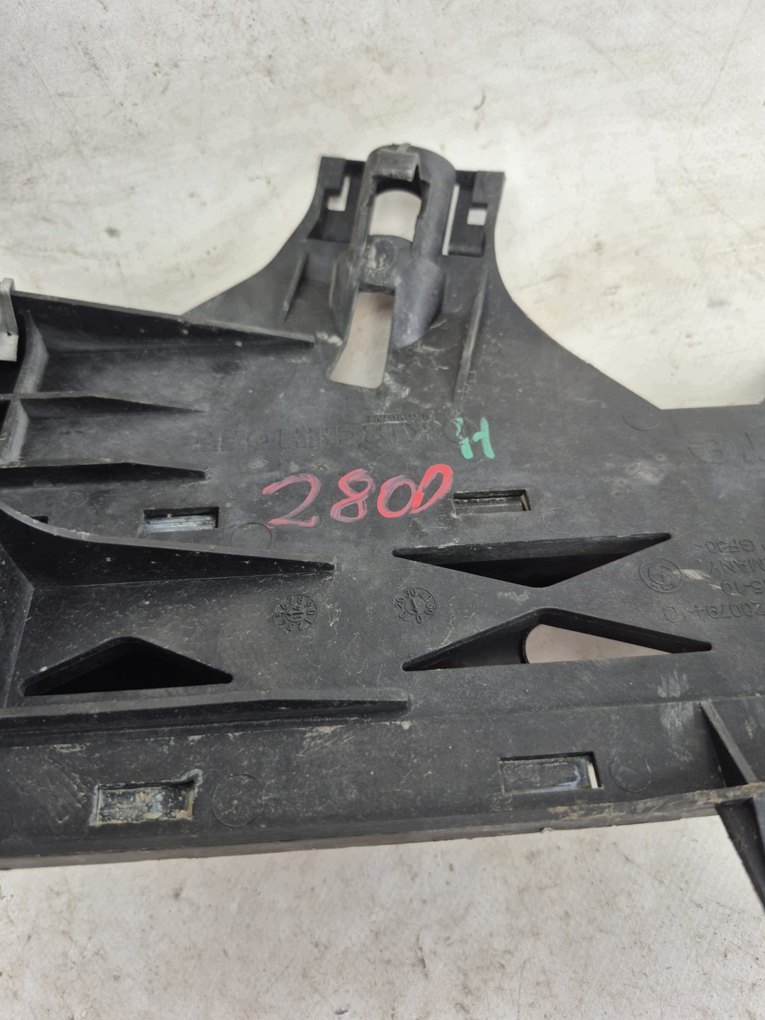BMW 5 F10 F11 10-17 console holder bracket lights right front