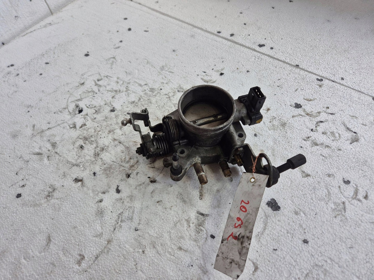 Vanne boitier papillon 17303629 BMW E34 E36 2.0B 00