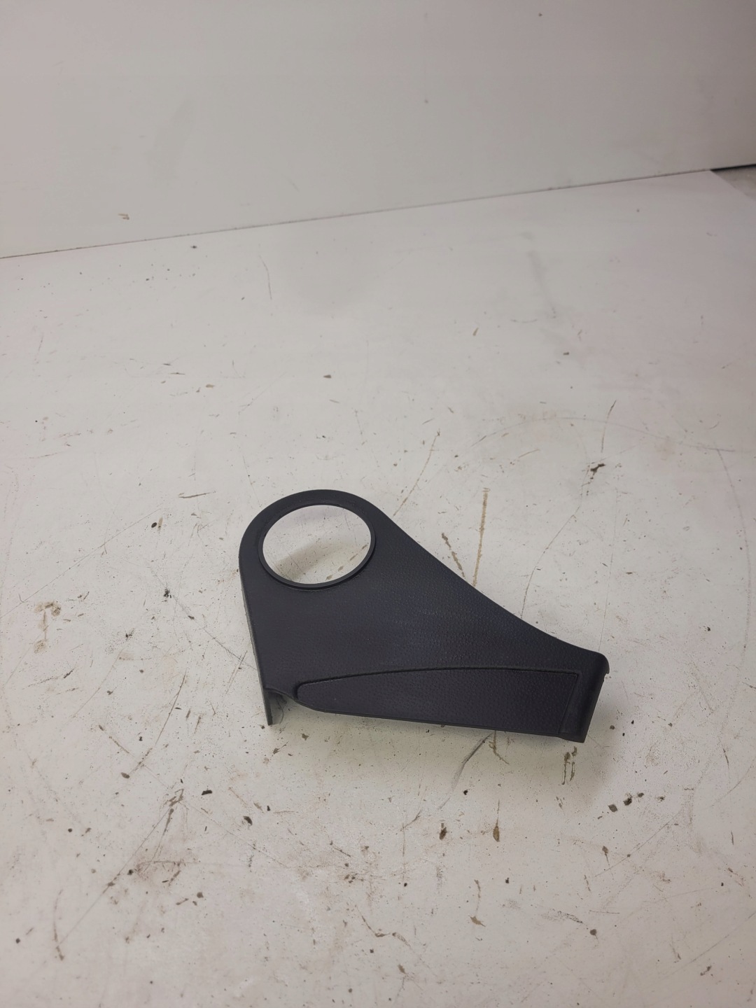 BLENDE ABDECKUNG VERSCHLUSSSTOPFEN SITZ RECHTS AUDI A1 6J3881478A