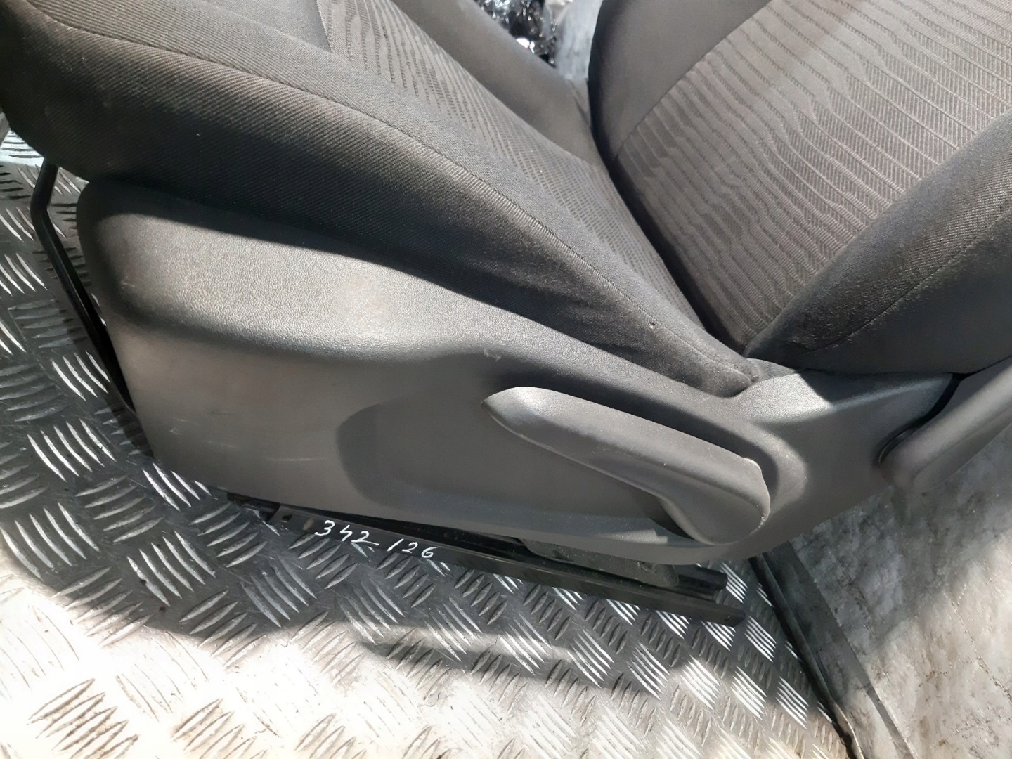 seat left driver´s PEUGEOT 301 2018r