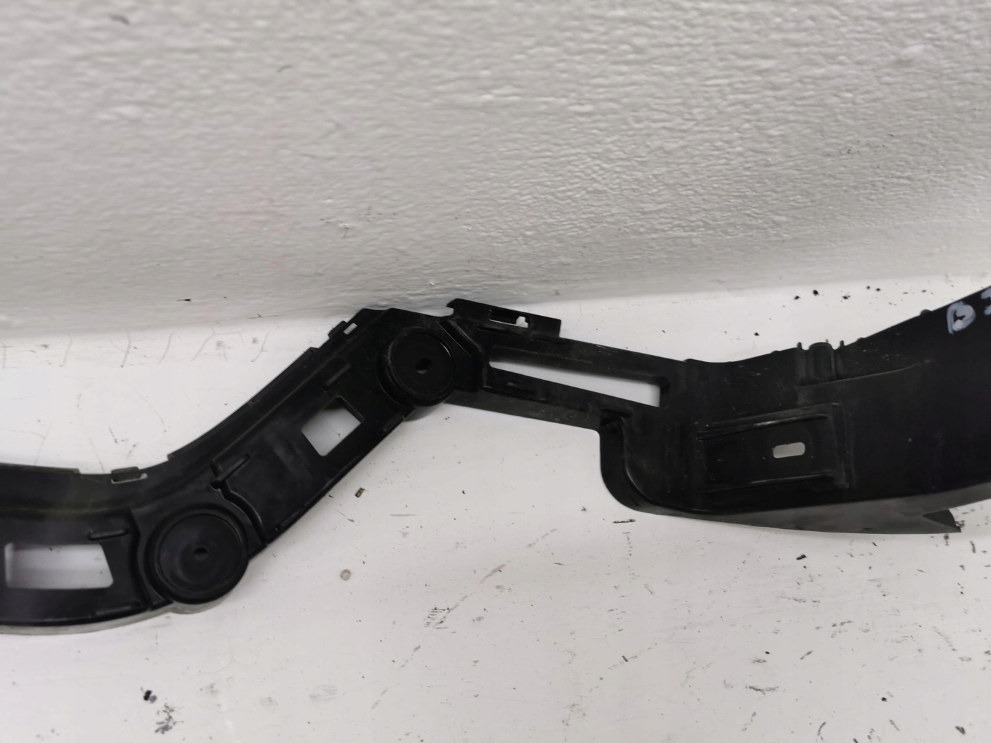 bumper bracket left rear part VW PASSAT B7 3AE807394A