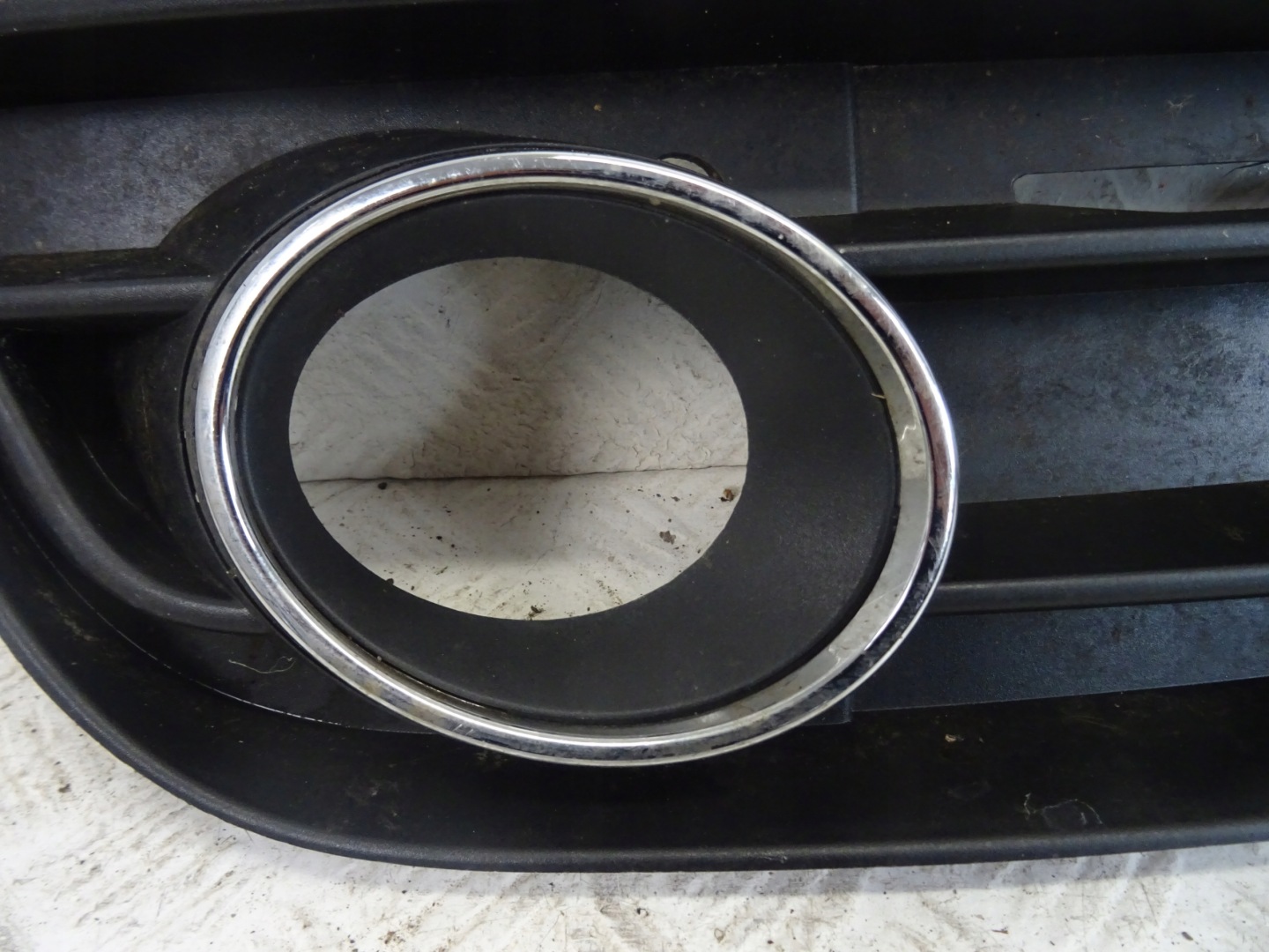 grid of a bumper left front AUDI A1 8X 8X0807681A