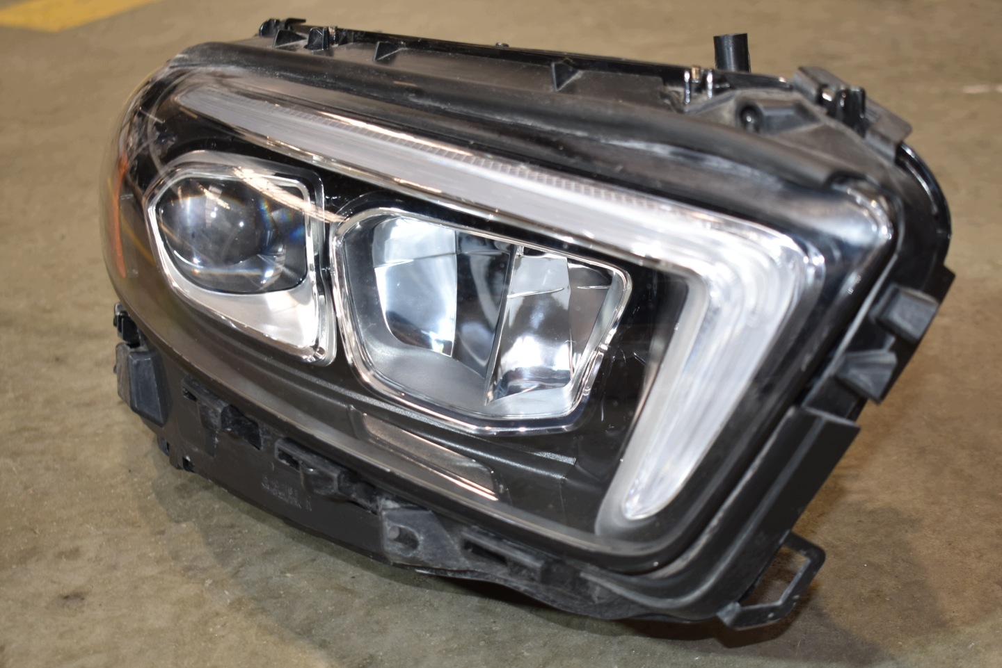 perfect condition light front front right + MODULY MERCEDES W177 A1779064205 1