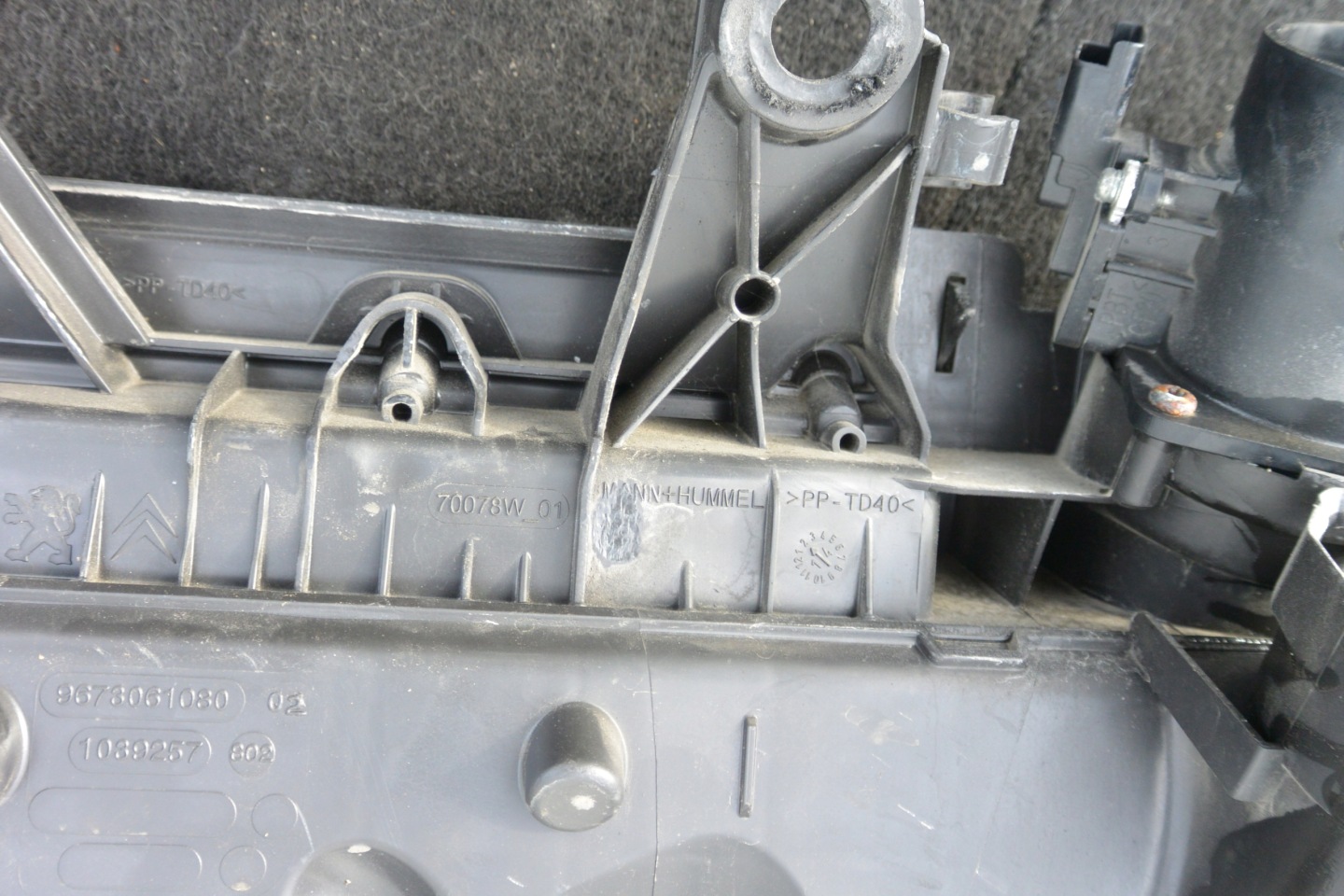 Gehäuse filter luft Luftmassenmesser CITROEN C4 PICASSO II 1.6 E-HDI