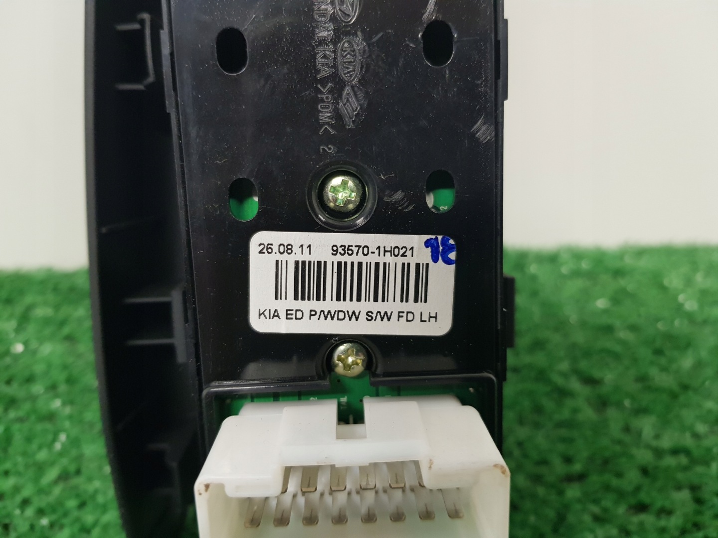 control panel of the window driver´s KIA CEED 93570-1H021