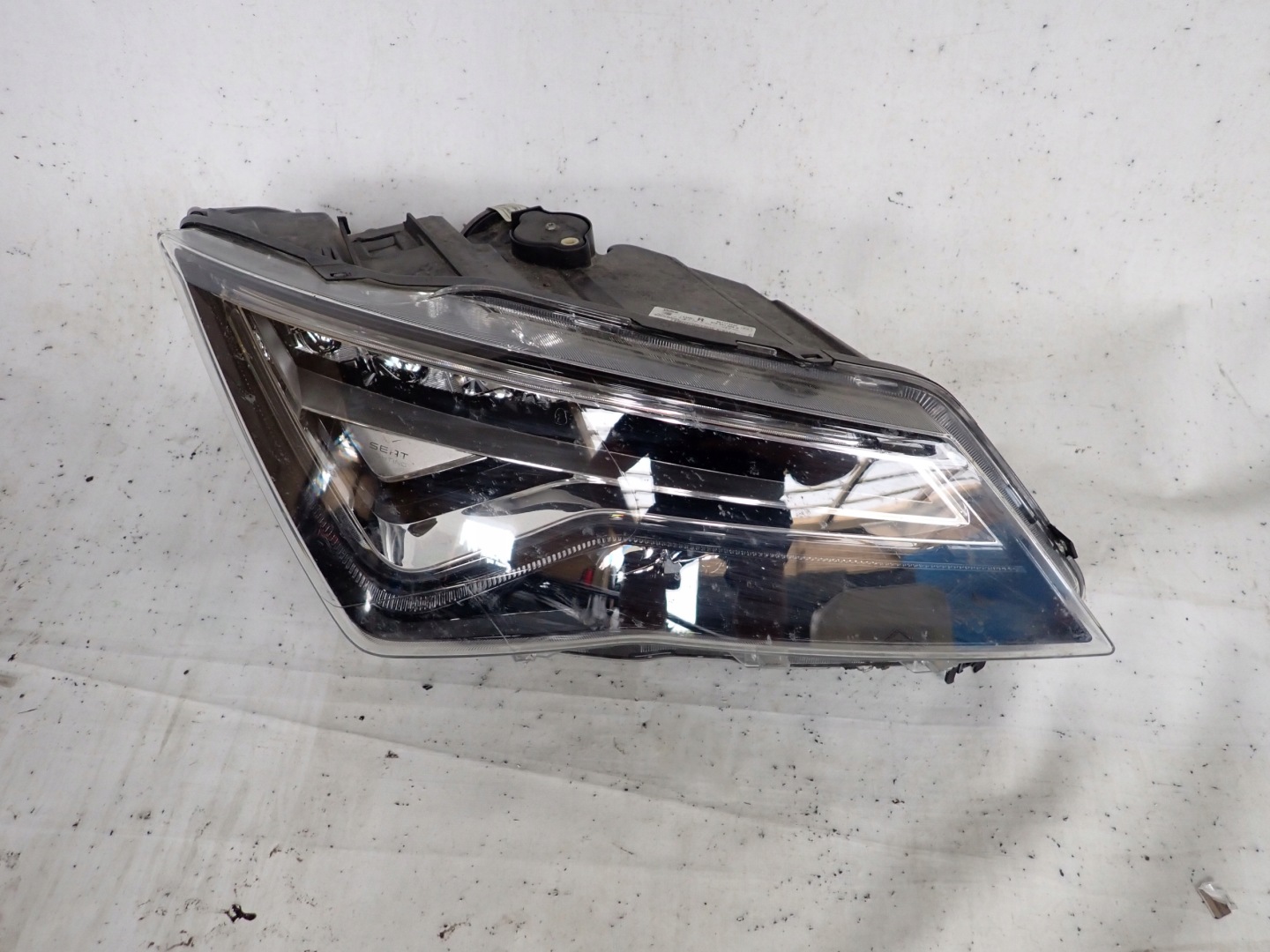 SEAT ATECA 16- light right front front FULL LED 576941008