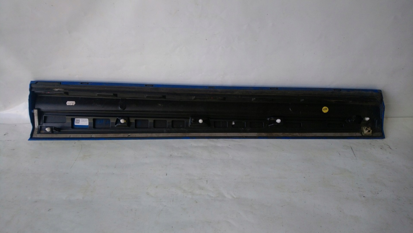 moulding lower door right front AUDI Q2 81A853960B