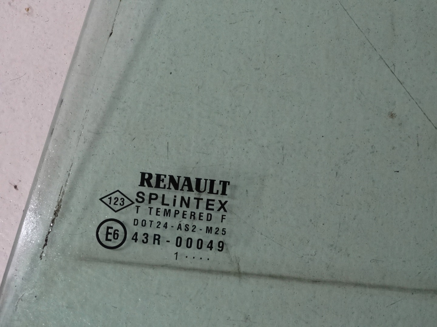 window door RENAULT LAGUNA 2 left rear part 43R-00049