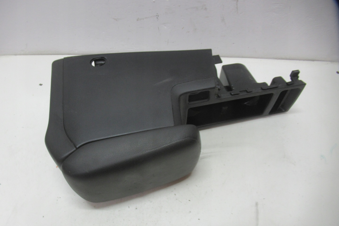 SUBARU XV 12R armrest TUNEL central