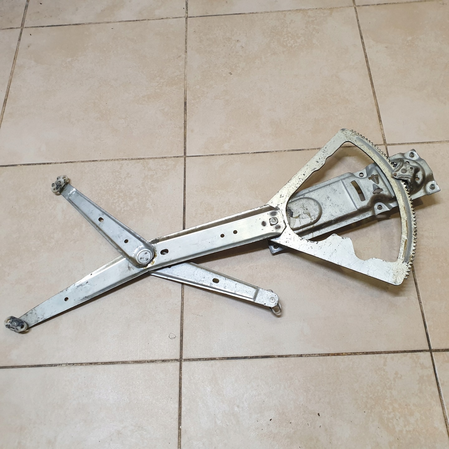 window regulator left front mechanism OPEL CORSA B 3D OE