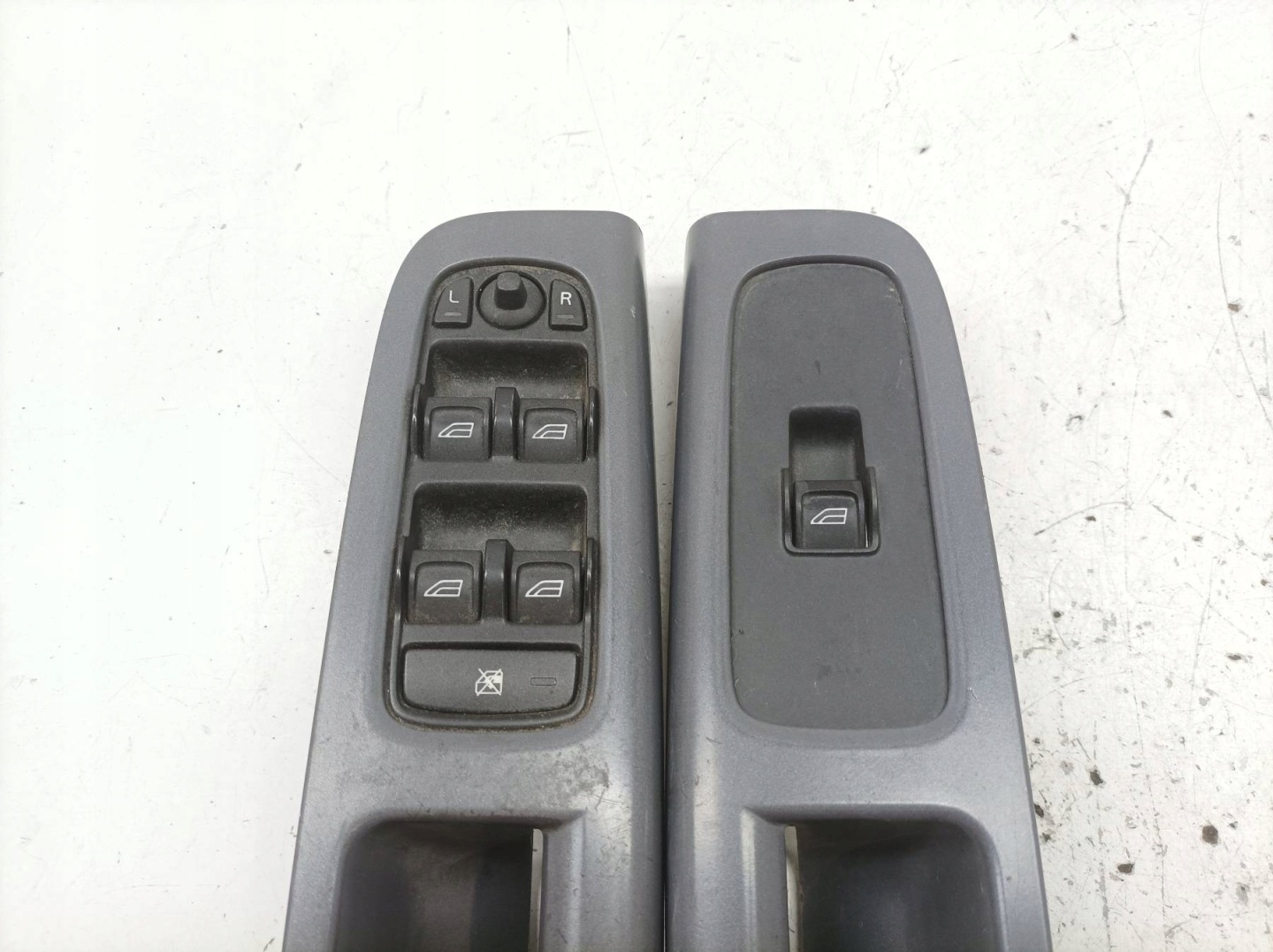 window control switch left right front KOMPLET 30773210 30773214 Volvo V50 and