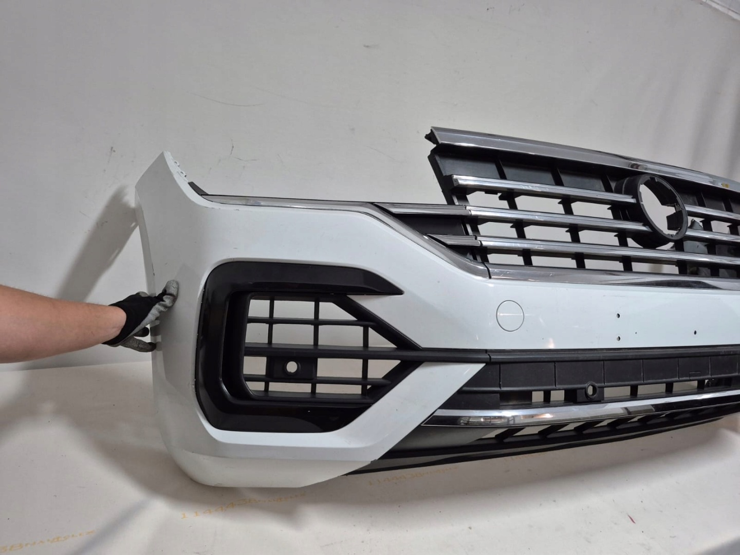 VW TOUAREG III 760 R-LINE 18- bumper front front PDC 760807221F