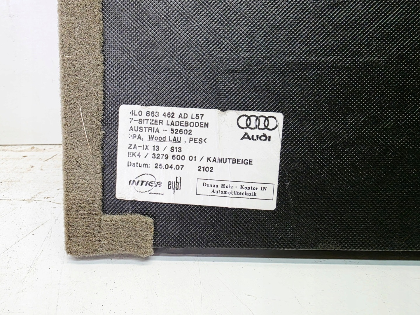 floor boot AUDI Q7 4L 4L0863462AD L57