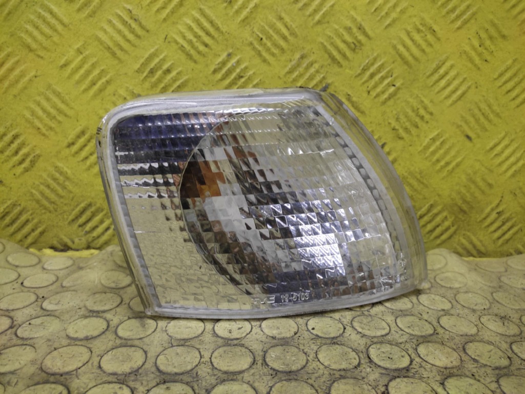VW PASSAT B5 směrovka pravý předek