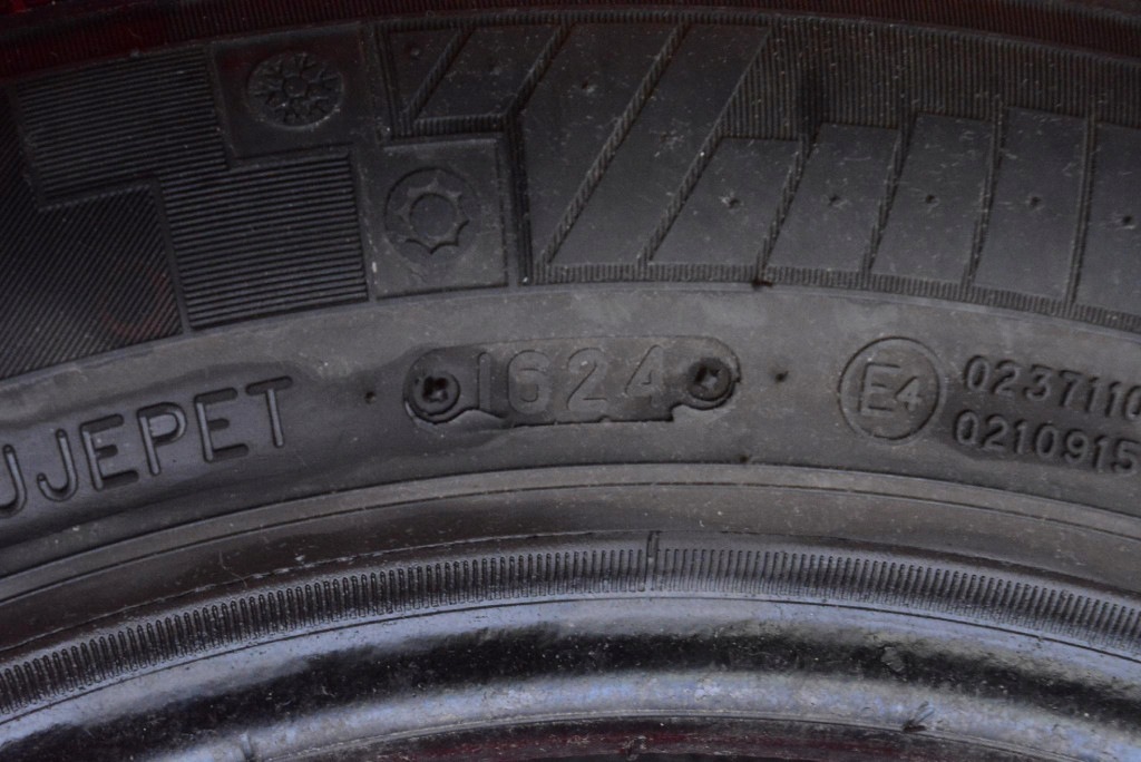 tyre tyres 2 pcs TRIANGLE all season 215/65/16 24R