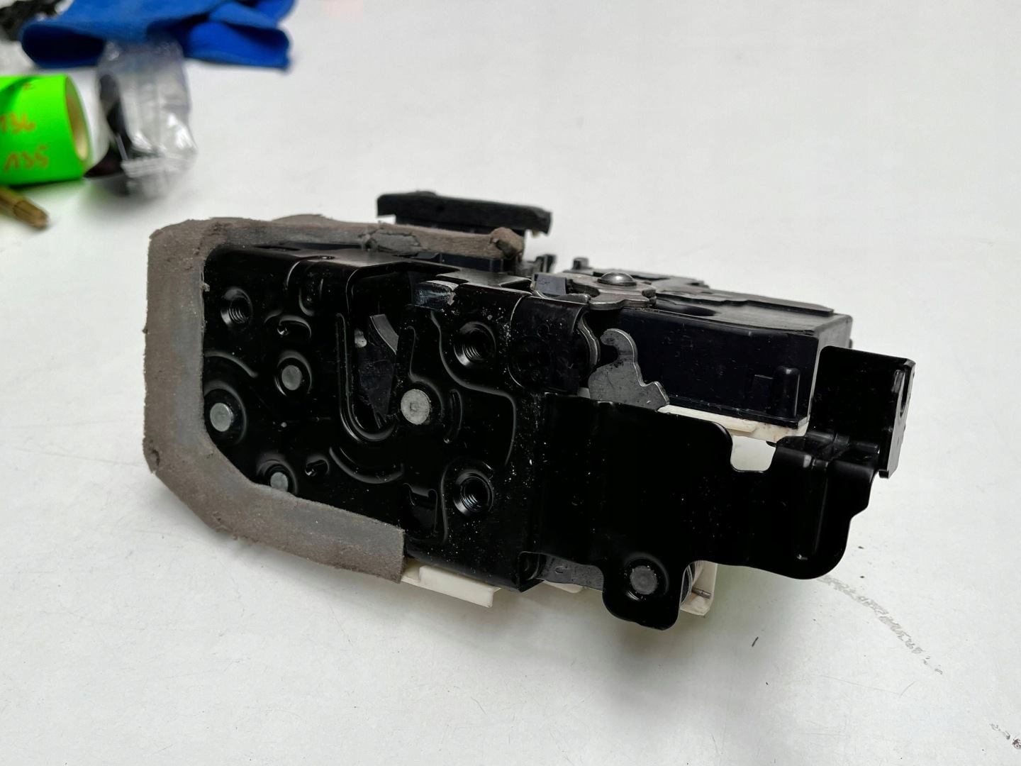 AUDI A6 C8 lock door left rear part 4K0839015R !J