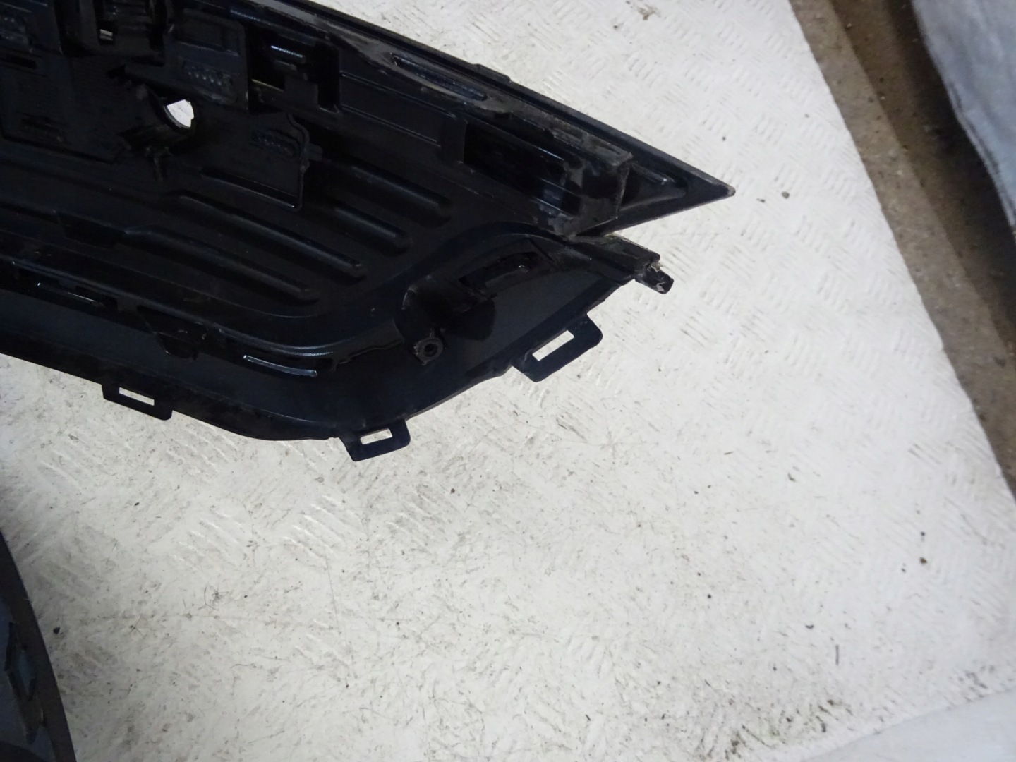 Accessoires Pare choc Arrière Arrière Diffuseur AUDI E-TRON 4KE S-LINE 4KE807835J