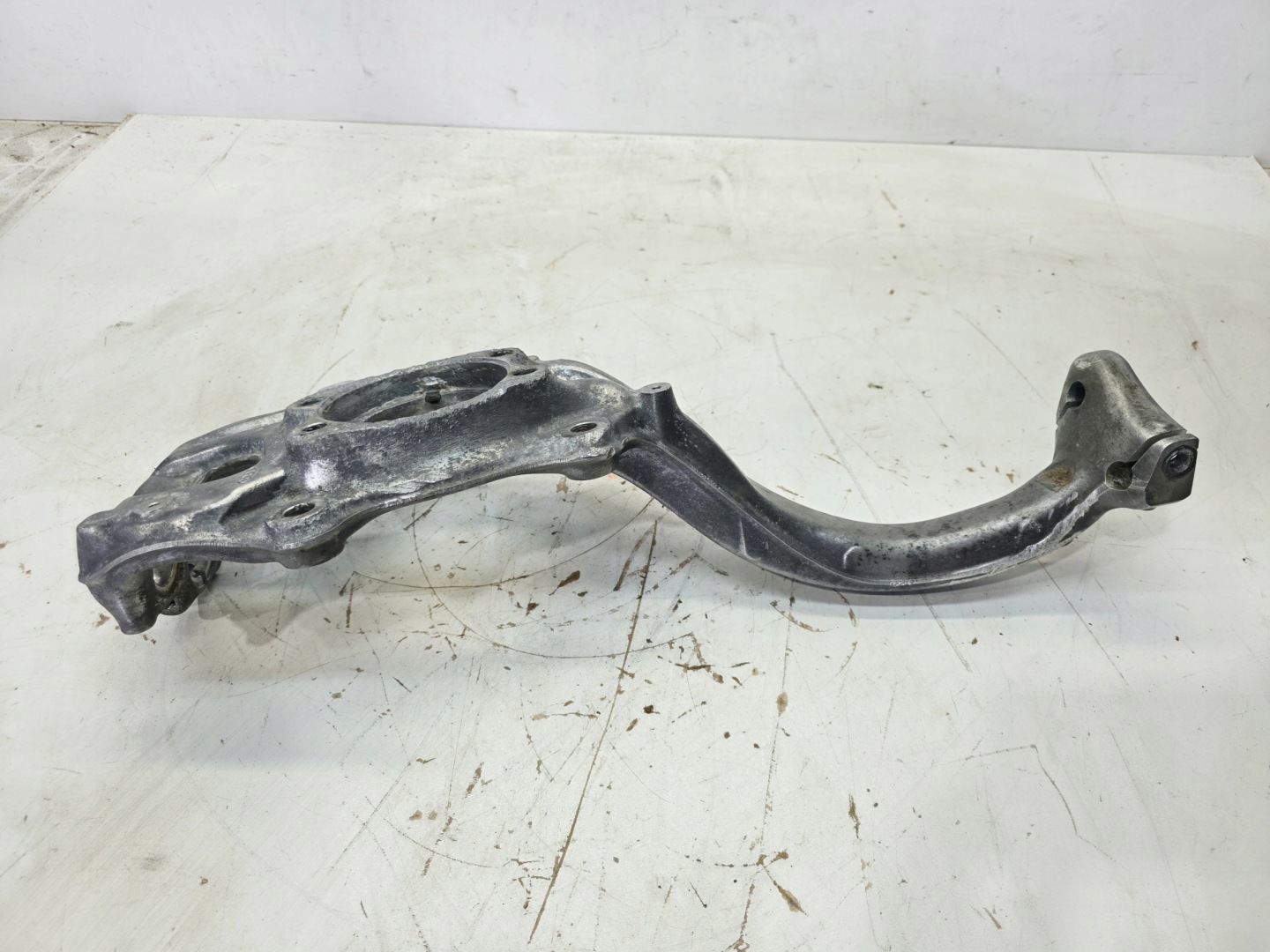 swing left front AUDI A4 B8 A5 8T 8K0407257G