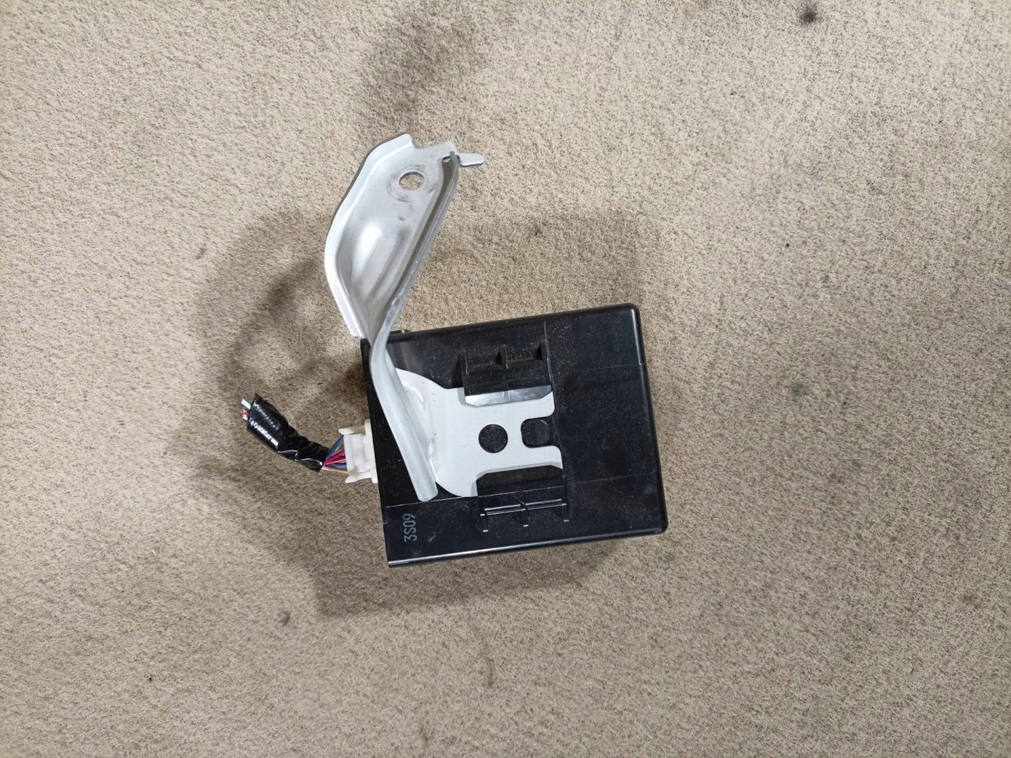 module control unit Gateway Toyota Prius plus ZVW40 facelift 2015 86572-47091