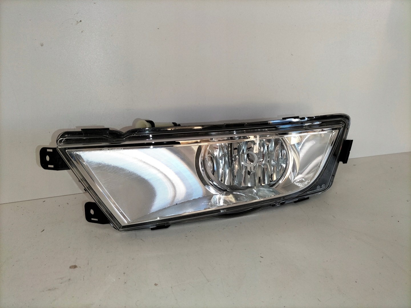fog light light left SKODA OCTAVIA III 13-17