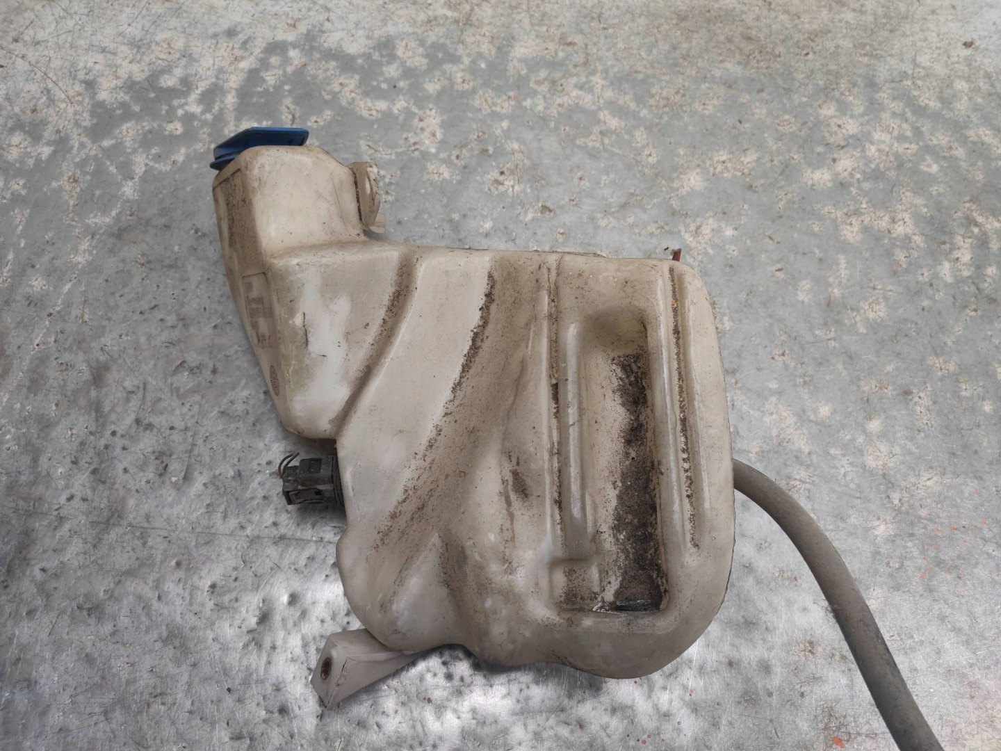 washer fluid tank AUDI A6 C5 2118602160