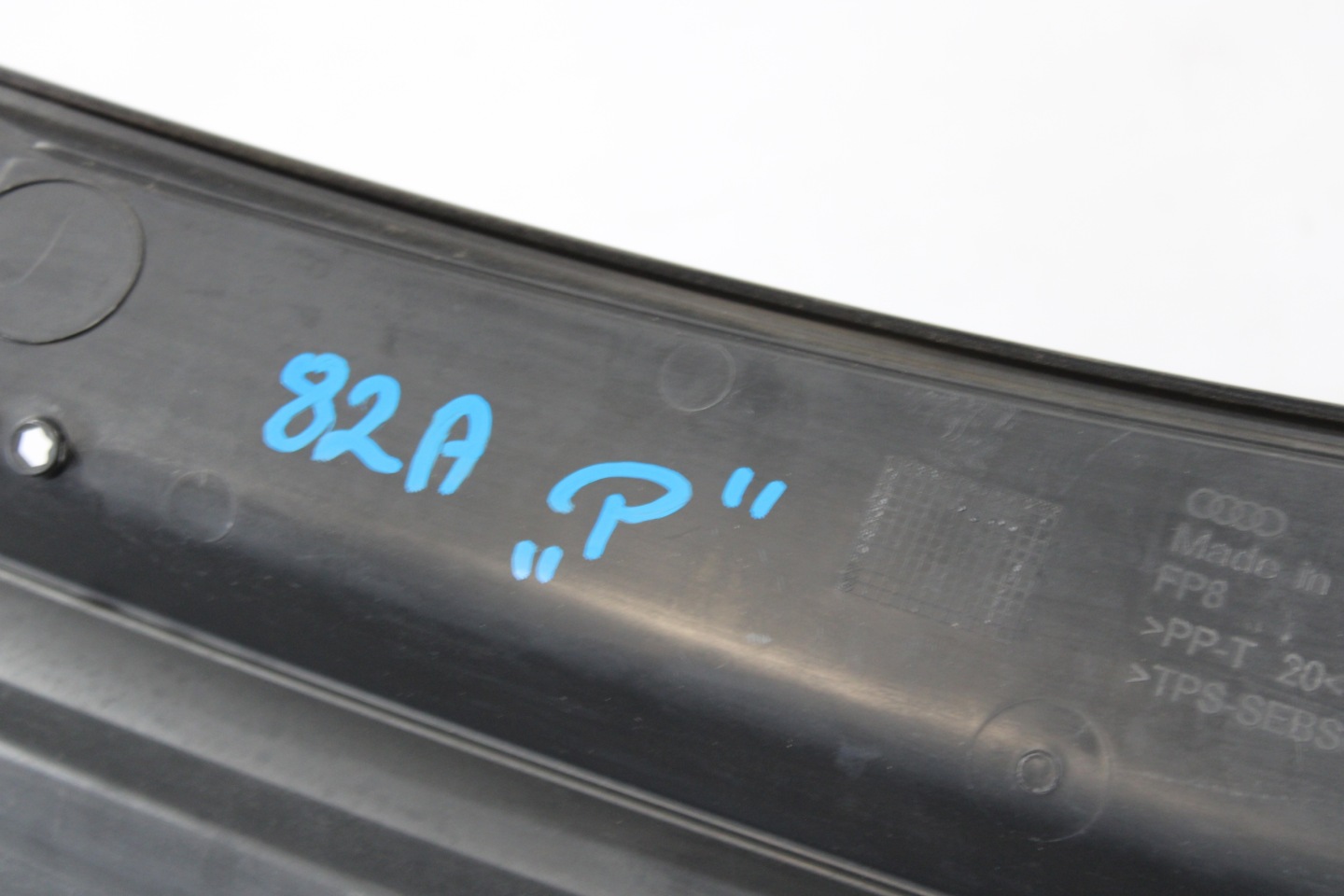 torpedo right 82A819404B AUDI A1 II 82A