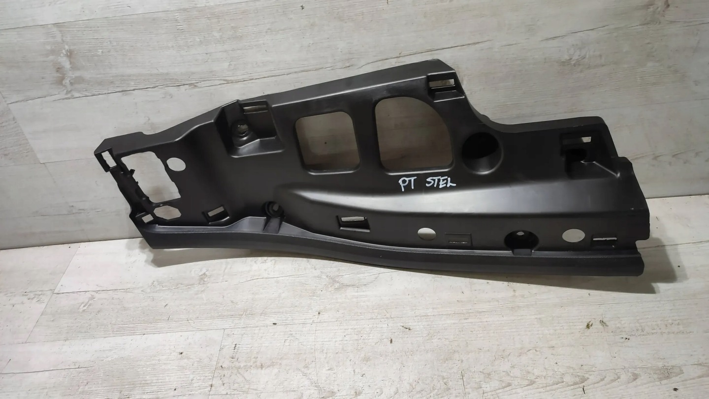 Alfa Romeo Stelvio 2.0T 21r. side pillar kanapy right rear part