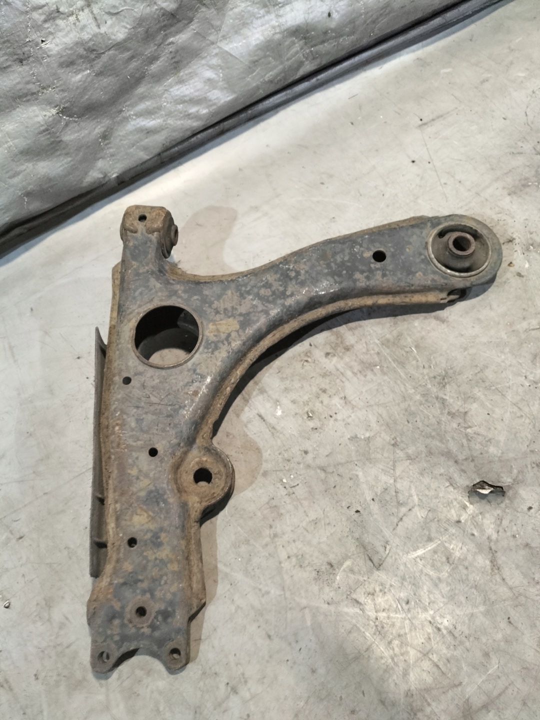 arm front right VW VOLKSWAGEN PASSAT B4