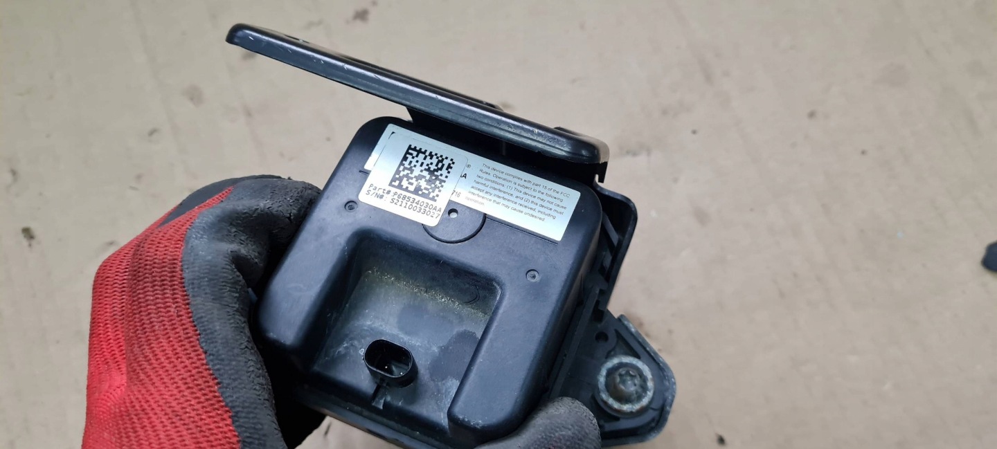 Chrysler Pacifica 2022 module control unit Adaptacji Phev APM P68534030AA