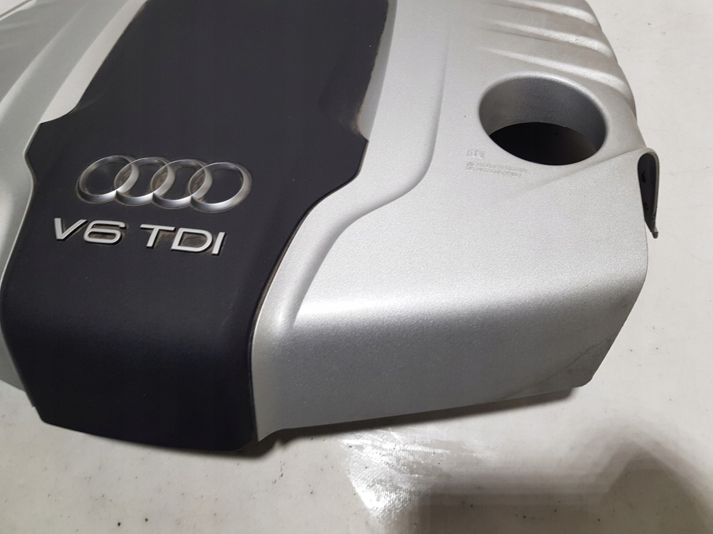 upper cover engine housing cover AUDI A8 D4 3.0 TDI 4H0103925