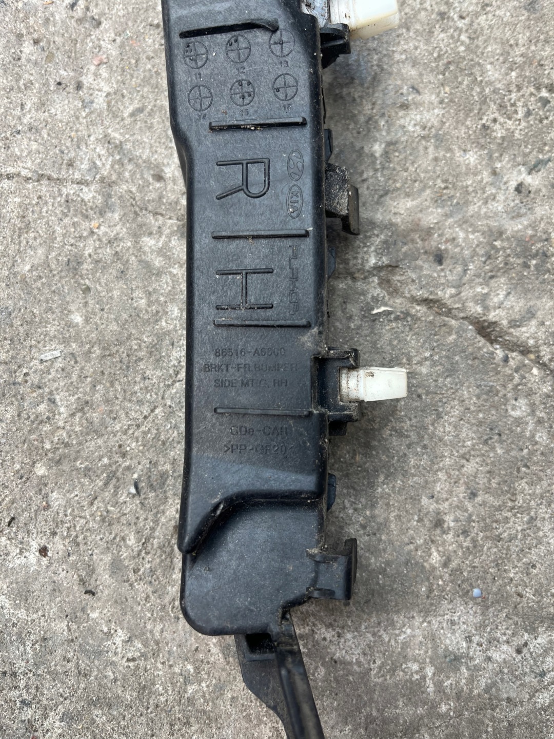 Hyundai I30 II 1.4 bumper bracket right front