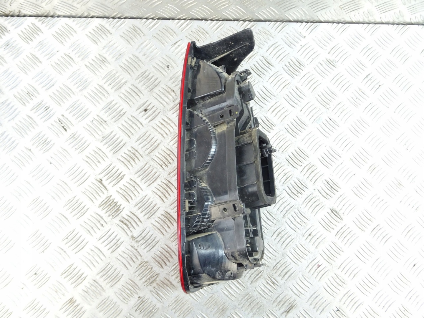 VOLKSWAGEN UP light right right rear part 1S0945096G 5D