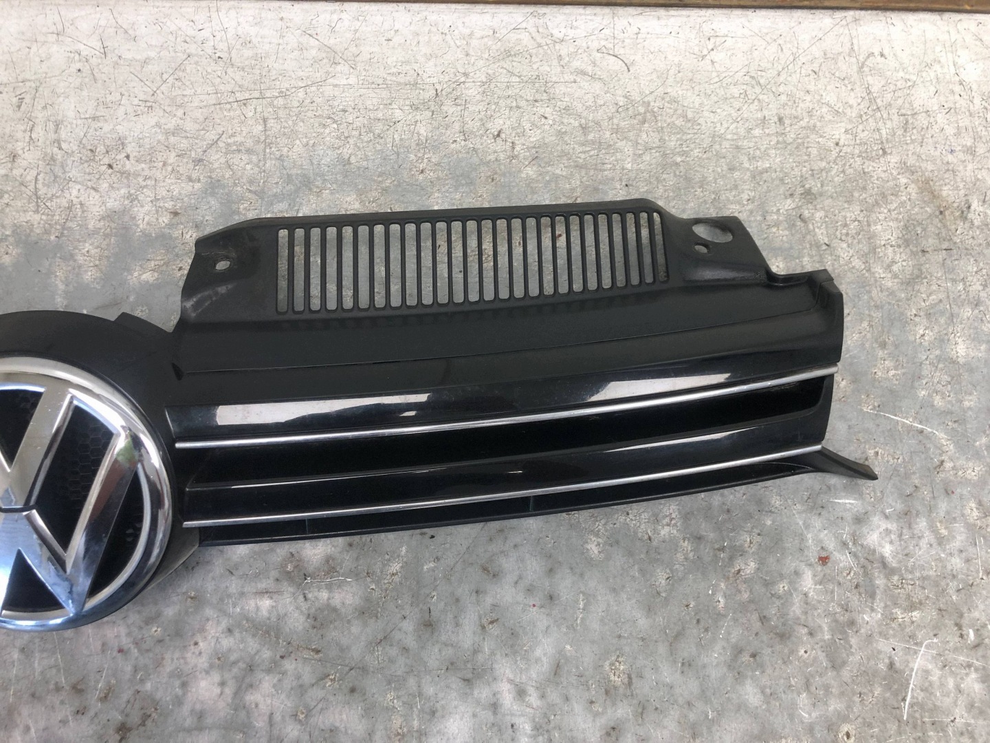 grill grill L041 VW GOLF VI KOMBI 1K9853653A